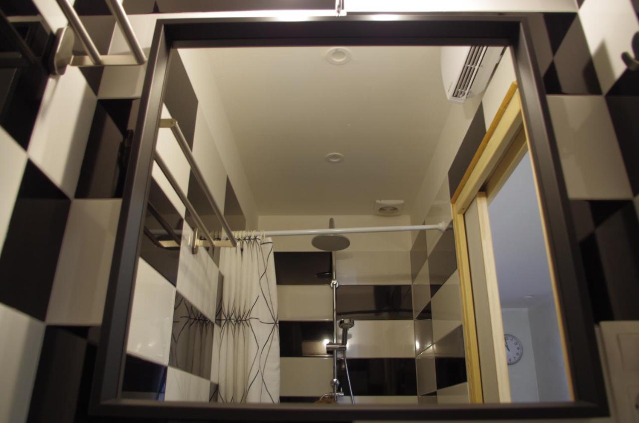 A La Apartment *